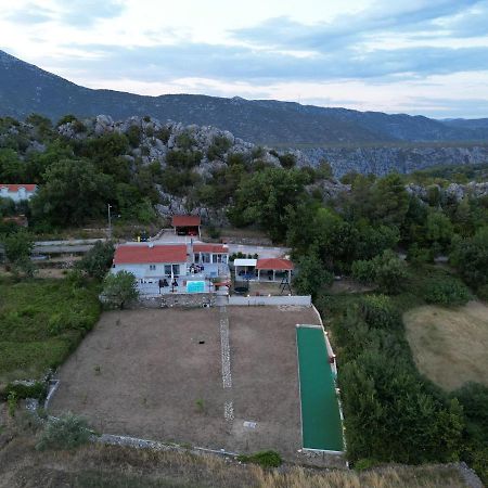 Villa Zrinka **** Svinisce エクステリア 写真