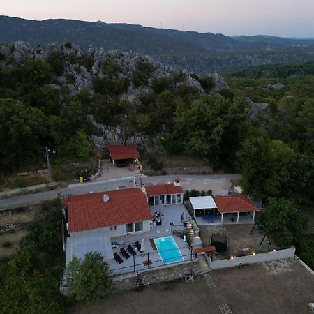 Villa Zrinka **** Svinisce エクステリア 写真