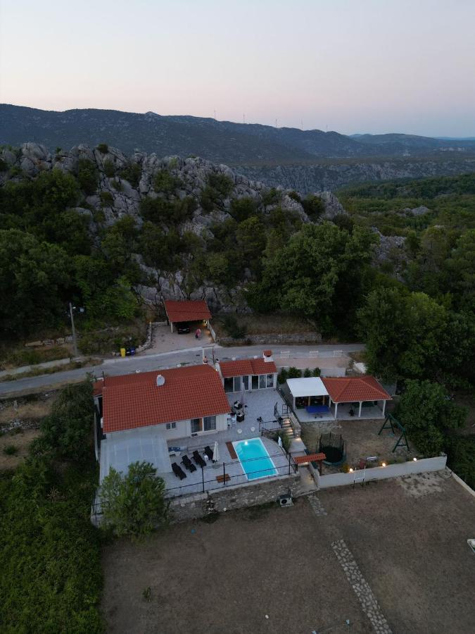 Villa Zrinka **** Svinisce エクステリア 写真