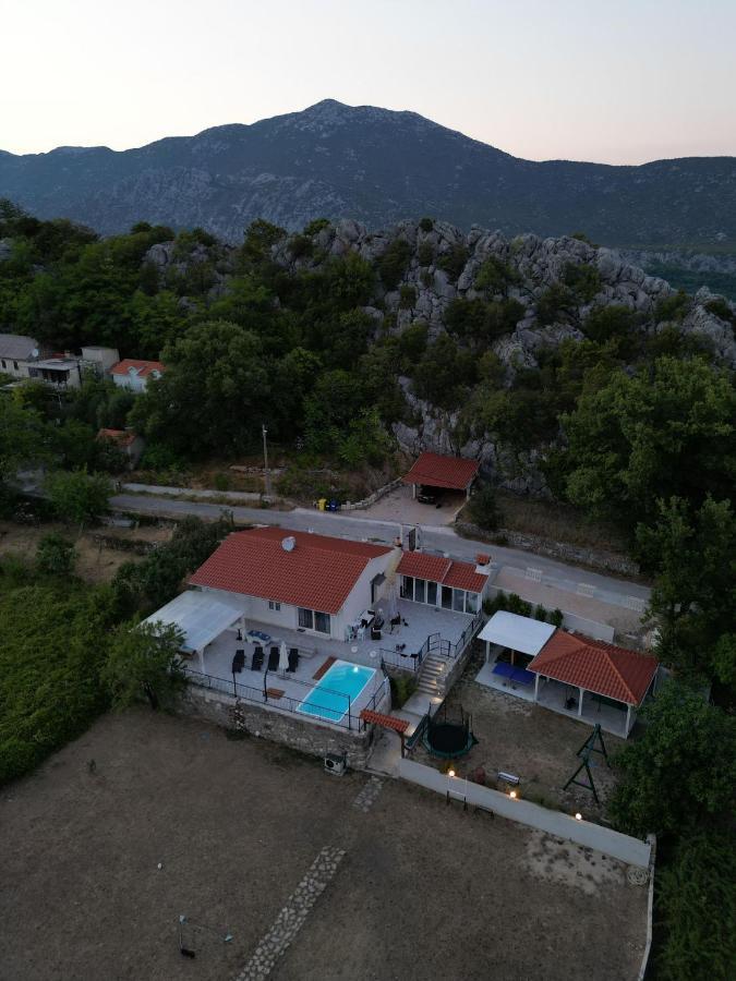 Villa Zrinka **** Svinisce エクステリア 写真