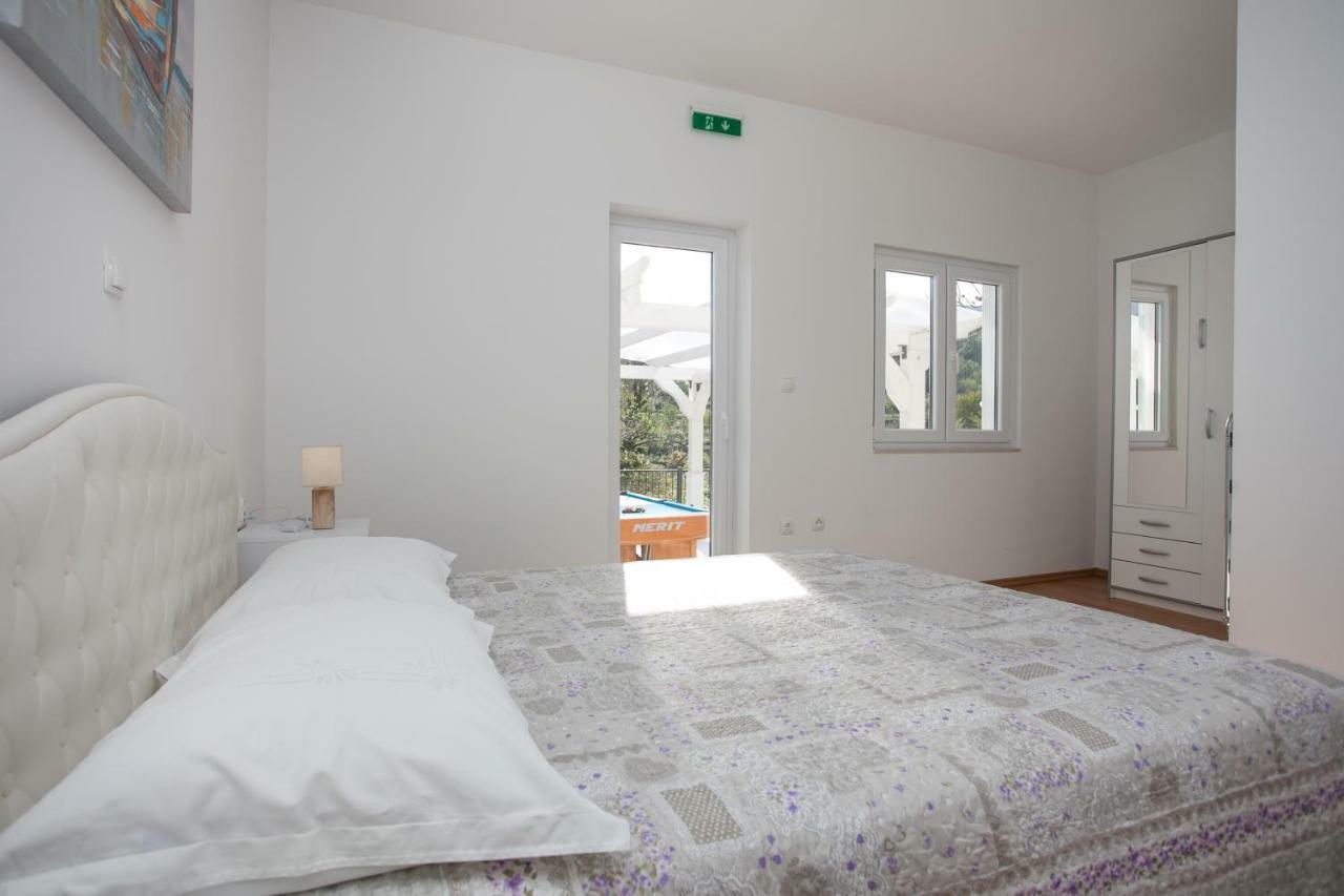 Villa Zrinka **** Svinisce エクステリア 写真