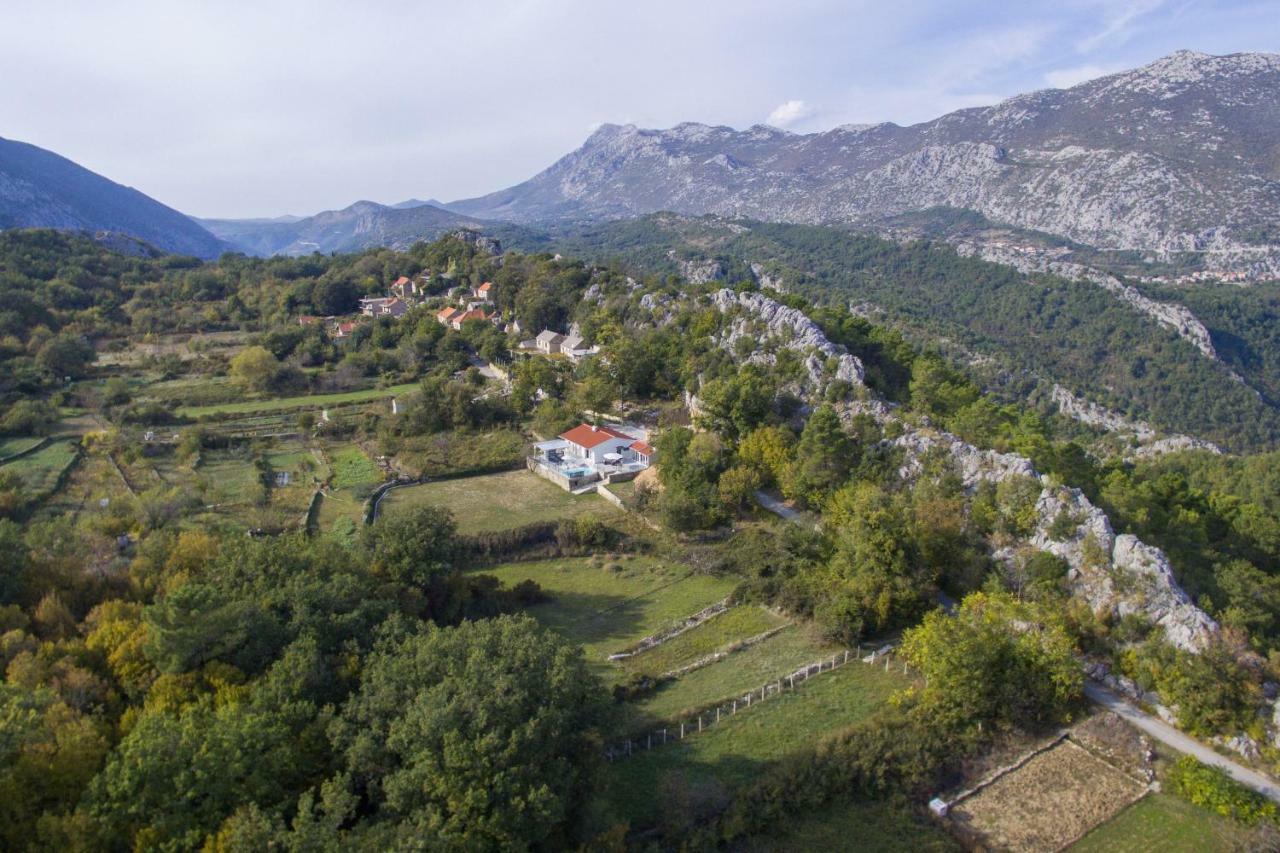 Villa Zrinka **** Svinisce エクステリア 写真